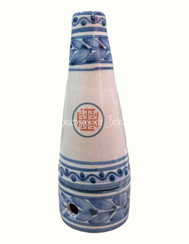 Chimenea con escudos de hermandades