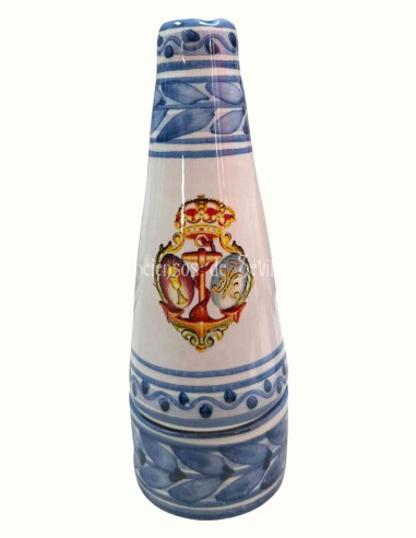 Chimenea con escudos de hermandades