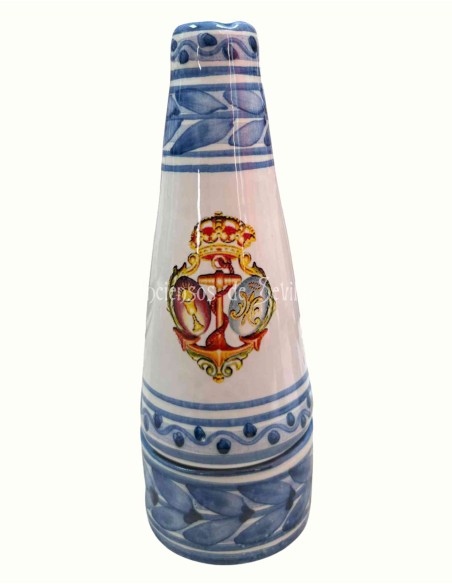 Chimenea con escudos de hermandades