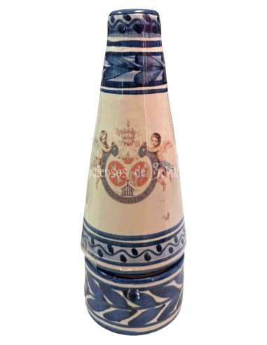 Chimenea con escudos de hermandades