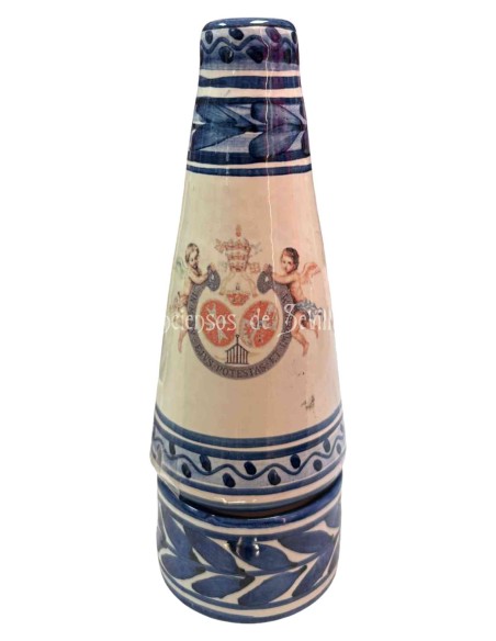 Chimenea con escudos de hermandades