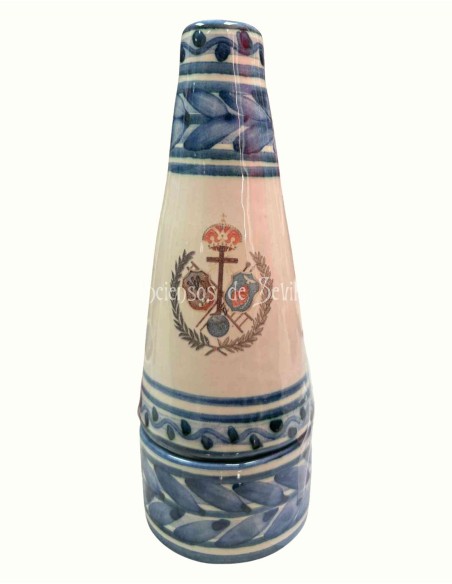 Chimenea con escudos de hermandades